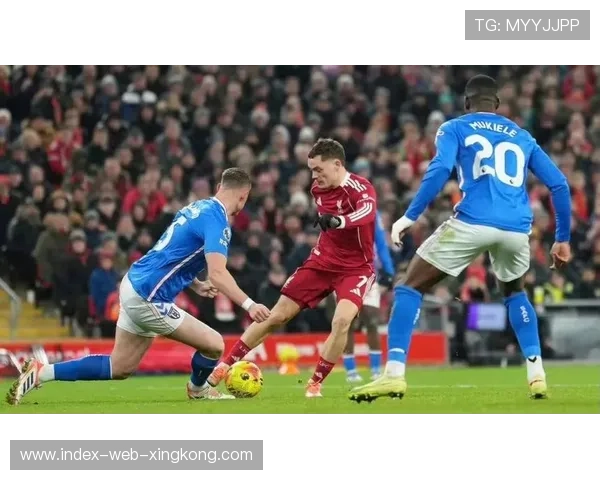 利物浦前场逼压引发连环失误机会